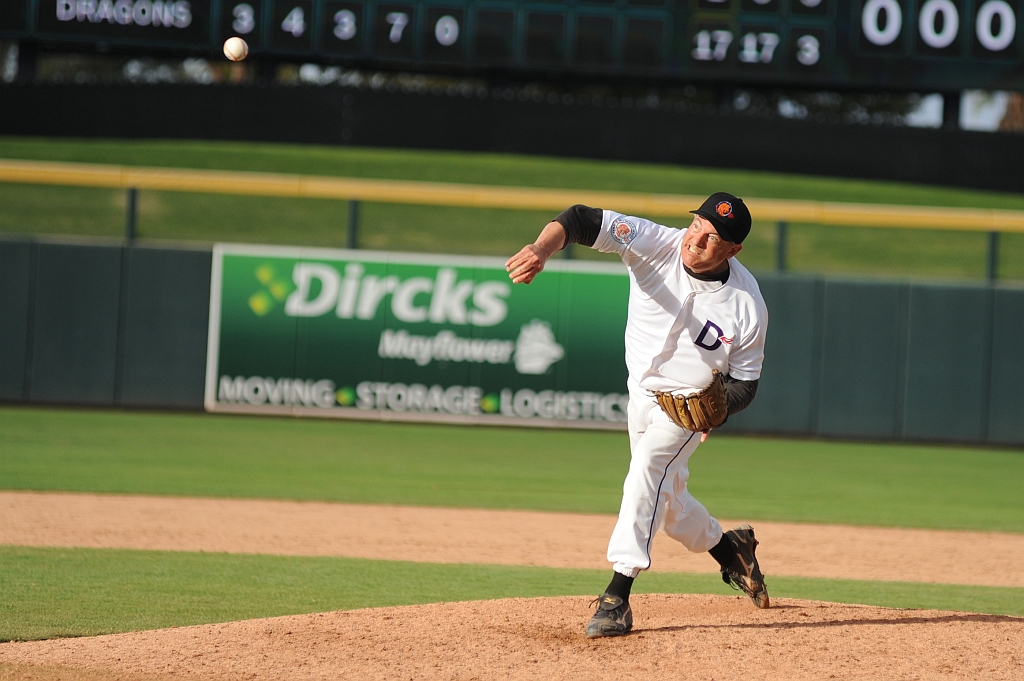 Dragons_2017-11-04 (629).JPG - (c)2010 DeVetter